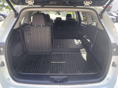 Used 2021 Toyota Highlander LE AWD/4WD image 25