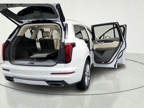 Used 2024 Cadillac XT6 Premium Luxury w/ Technology Package AWD/4WD image 12
