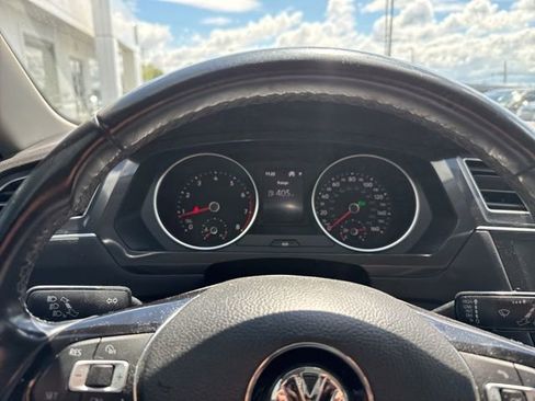 Used 2018 Volkswagen Tiguan SEL FWD image 57