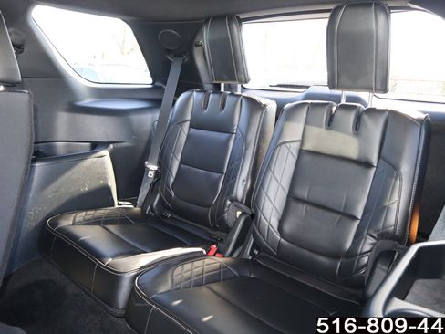 Used 2018 Ford Explorer Platinum image 16