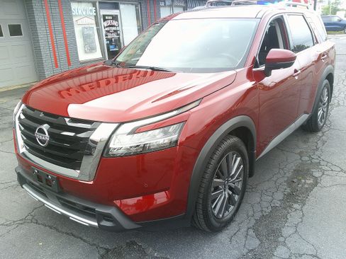Used 2023 Nissan Pathfinder SL w/ SL Premium Package AWD/4WD image 16