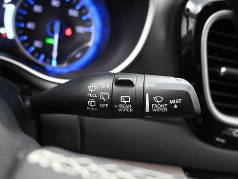 Used 2024 Chrysler Pacifica Touring-L image 30