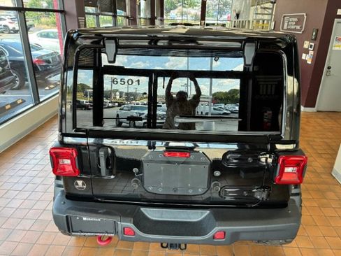 Used 2020 Jeep Wrangler Unlimited Rubicon AWD/4WD image 12