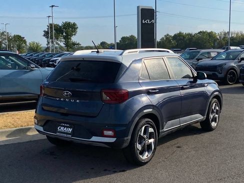 Used 2025 Hyundai Venue Limited FWD image 7