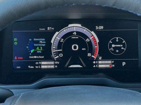 New 2025 Toyota Tundra Platinum image 27