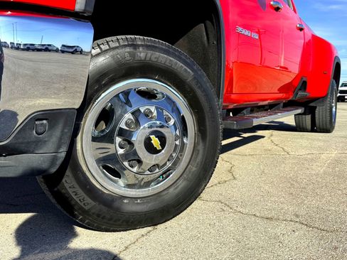 Used 2022 Chevrolet Silverado 3500 LTZ w/ LTZ Convenience Package image 2