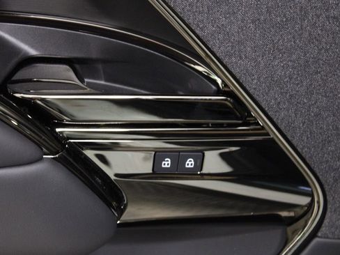 Used 2025 Land Rover Range Rover SE image 37