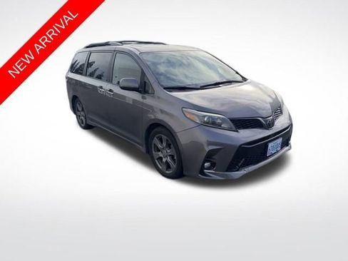Used 2018 Toyota Sienna SE w/ SE Preferred Package image 1