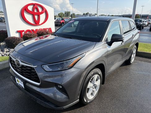 Used 2023 Toyota Highlander LE AWD/4WD image 1