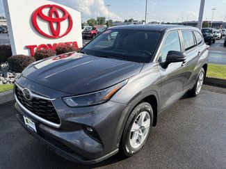 Used 2023 Toyota Highlander LE AWD/4WD video 1