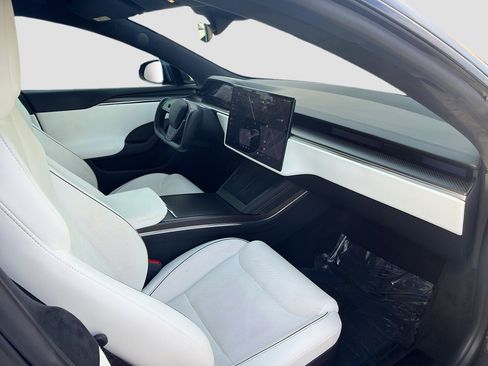 Used 2022 Tesla Model S Plaid image 15