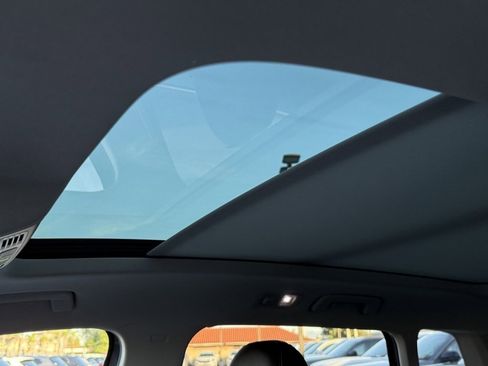 Used 2023 Volkswagen Taos SEL image 14