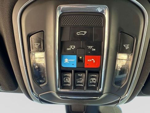 Used 2024 Jeep Grand Cherokee L Limited w/ Black Appearance Package AWD/4WD image 34