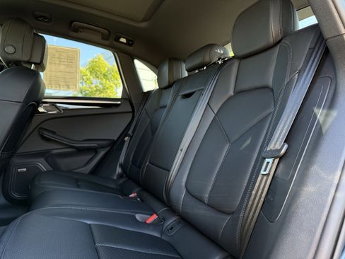 Used 2025 Porsche Macan image 29
