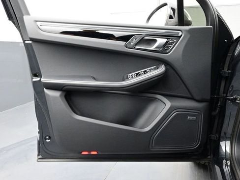 Certified 2025 Porsche Macan Turbo AWD/4WD image 7