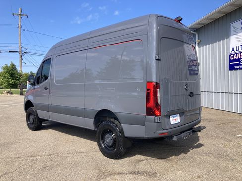 Used 2024 Mercedes-Benz Sprinter 2500 image 7