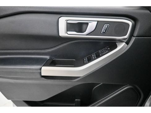 Used 2020 Ford Explorer XLT w/ Equipment Group 202A AWD/4WD image 10