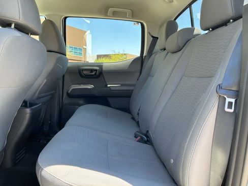 Used 2018 Toyota Tacoma SR5 RWD image 17