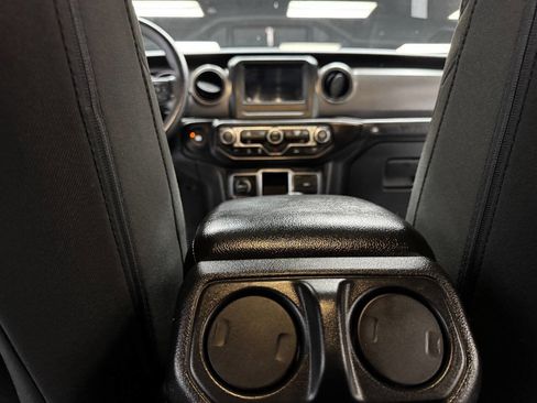 Used 2023 Jeep Wrangler Unlimited Sport image 38