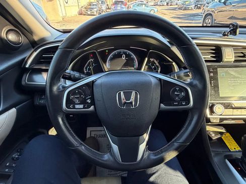Used 2018 Honda Civic Touring image 23