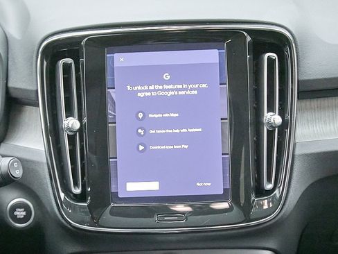 Certified 2024 Volvo XC40 B5 Plus w/ Climate Package image 22