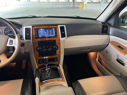 Used 2010 Jeep Grand Cherokee Limited AWD/4WD image 18