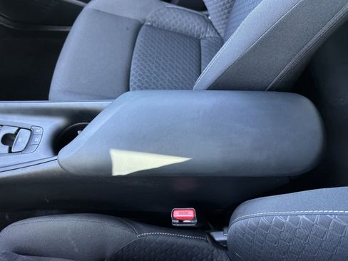 Used 2020 Toyota C-HR LE FWD image 22