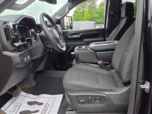 Used 2025 Chevrolet Silverado 2500 LT w/ Convenience Package AWD/4WD image 5