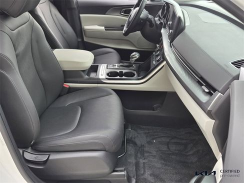 Certified 2024 Kia Carnival LX image 17