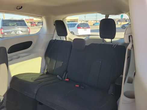 Used 2023 Chrysler Voyager LX image 14