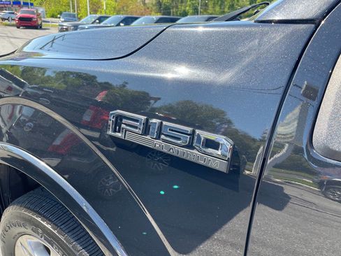 Used 2015 Ford F150 Platinum w/ Equipment Group 701A Luxury AWD/4WD image 19