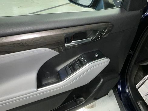 Used 2020 Toyota Highlander Platinum image 35