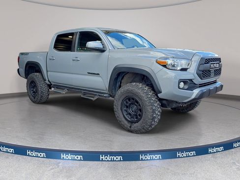 Used 2021 Toyota Tacoma TRD Off-Road AWD/4WD image 4