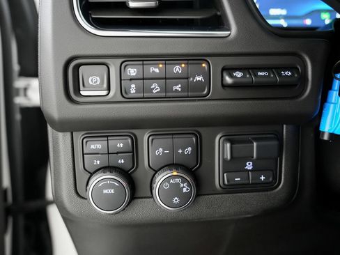 Used 2023 Chevrolet Tahoe Premier w/ Advanced Technology Package AWD/4WD image 22