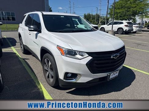 Used 2019 Chevrolet Traverse LT w/ LT Premium Package AWD/4WD image 1