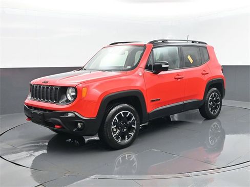Used 2023 Jeep Renegade Trailhawk image 2