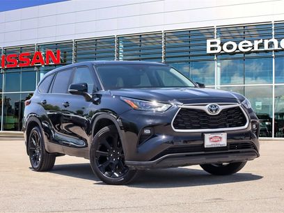 Used 2023 Toyota Highlander LE