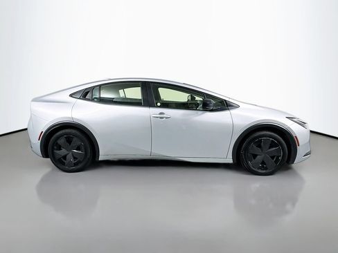 Used 2023 Toyota Prius LE FWD image 7