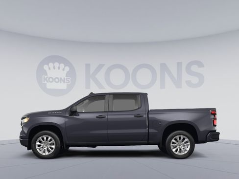 Used 2022 Chevrolet Silverado 1500 Custom image 2