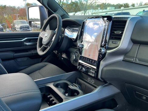 New 2026 RAM 1500 4x4 Crew Cab image 14