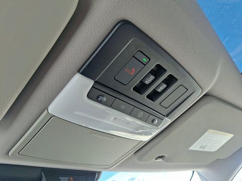 Used 2024 Mitsubishi Outlander 4WD Plug-In Hybrid image 32