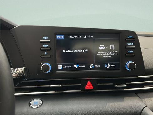 Certified 2025 Hyundai Elantra Hybrid FWD image 24