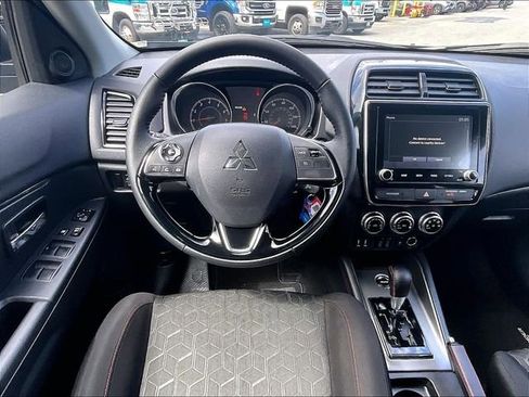 Used 2025 Mitsubishi Outlander Sport AWD image 5