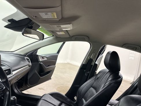 Used 2017 MAZDA MAZDA3 Touring image 32