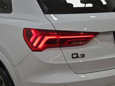 Certified 2025 Audi Q3 2.0T Premium Plus w/ Premium Plus Package image 36