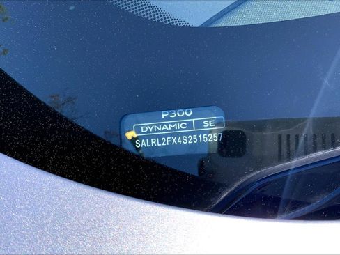 Certified 2025 Land Rover Discovery Dynamic SE AWD/4WD image 32