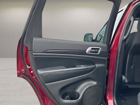 Used 2020 Jeep Grand Cherokee Laredo w/ Security & Convenience Group image 23