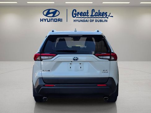 Used 2022 Toyota RAV4 XLE Premium image 4