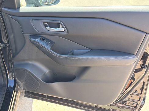 Used 2025 Nissan Rogue SV FWD image 14