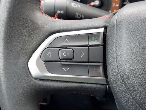 Used 2023 Jeep Compass Trailhawk w/ Trailhawk Convenience Group AWD/4WD image 9